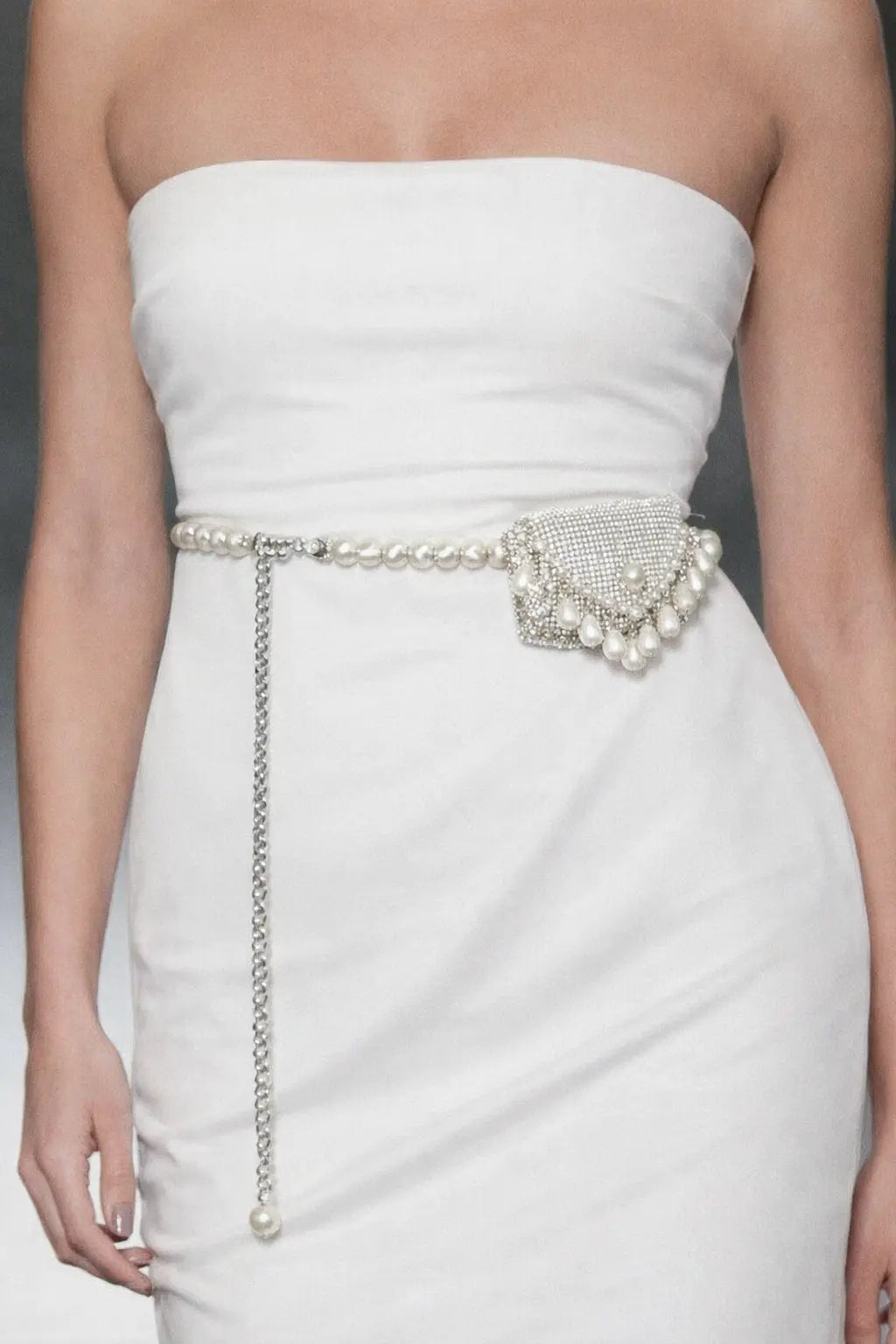 Dropping Pearl Women Belt